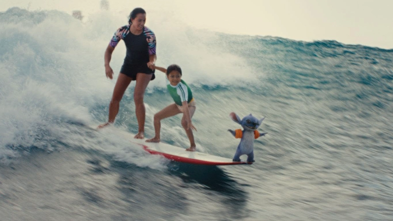 Chris Sanders, Stitch, Maia Kealoha, Nani e Sydney Agudong em Lilo & Stitch (2025)